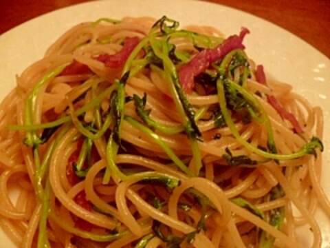 豆苗とベーコンの醤油パスタ